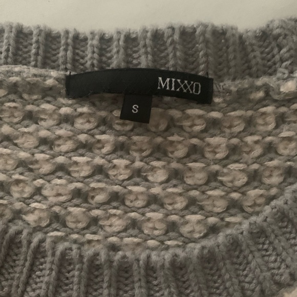 NWOT Adorable gray and white knit sweater - Picture 4 of 6